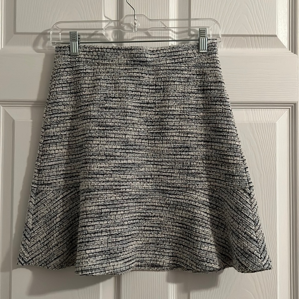 Loft Navy/White Flippy Skirt - size x-small